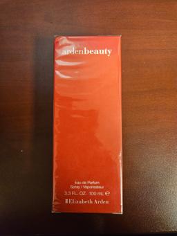 Elizabeth Arden New With Packaging thumbnail 1