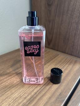 Victoria's Secret Eau so Sexy body spray Preowned With Packaging thumbnail 4